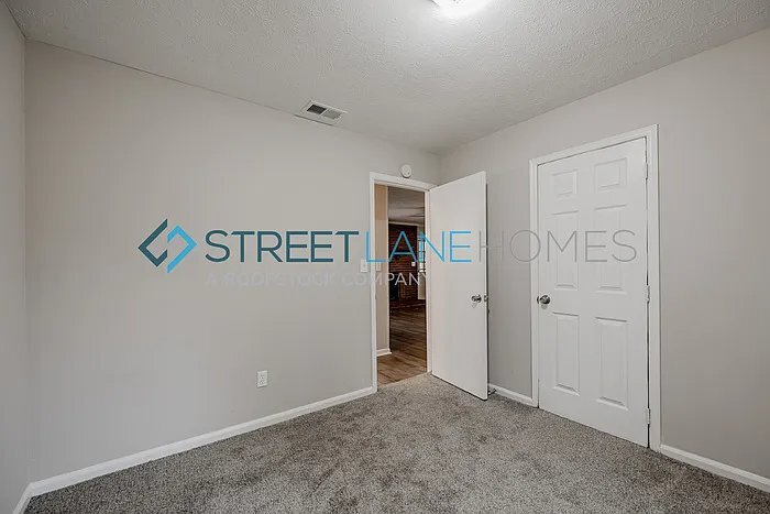 Building Photo - 5044 Old Post Rd