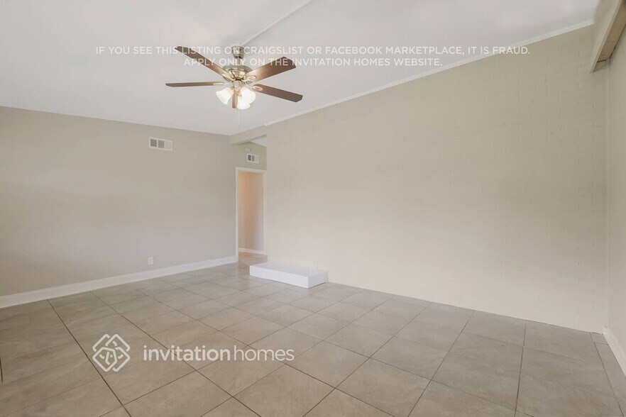 Building Photo - 8527 Bengalin Ave