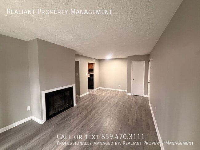 Building Photo - 2074 Fairmont Ct