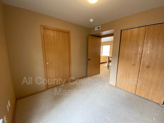 Building Photo - 621 E Mitchell St