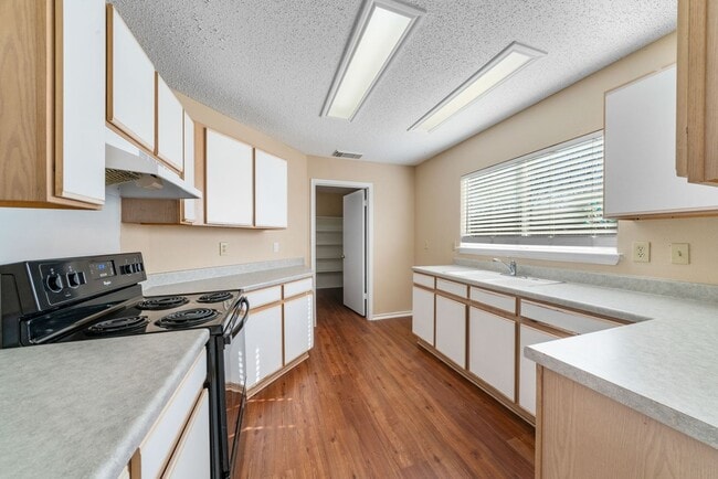 Building Photo - 7038 Cole Creek Dr