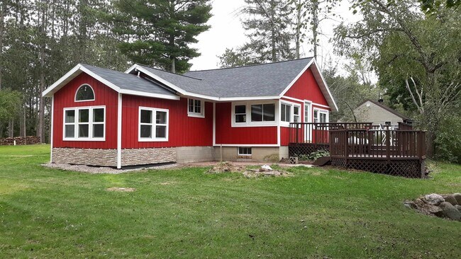 Building Photo - N4567 Oak Knoll Dr
