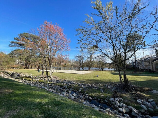 Building Photo - 3 Bedroom 2.5 Bathroom Home w/ 1 car garag...