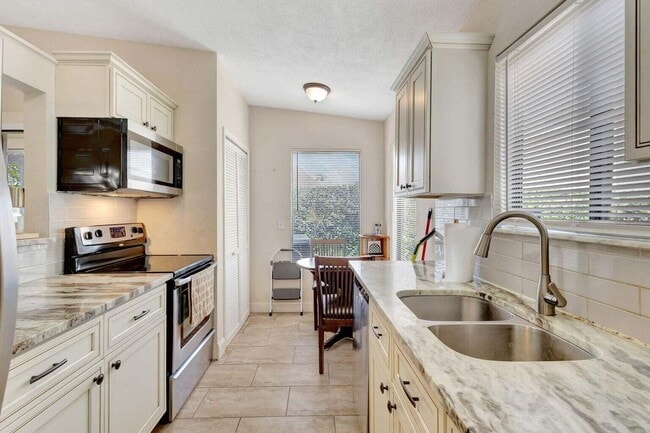 Primary Photo - 11901 Sturbridge Ln