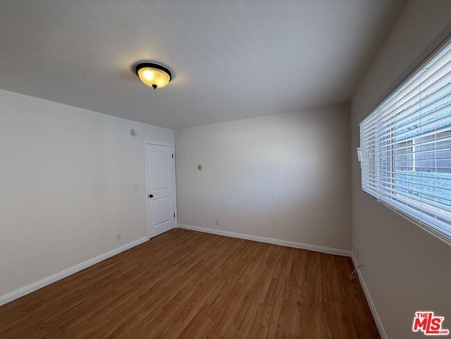 Building Photo - 314 S Clark Dr