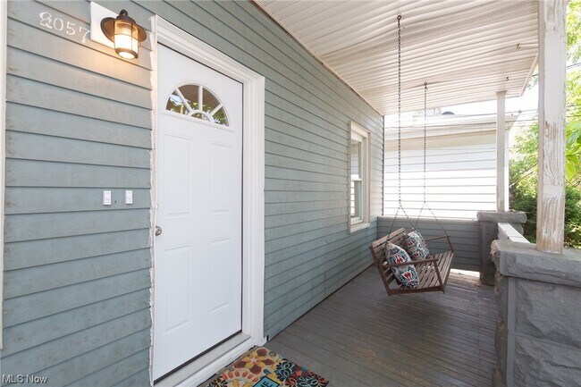 Building Photo - 2057 Fairview