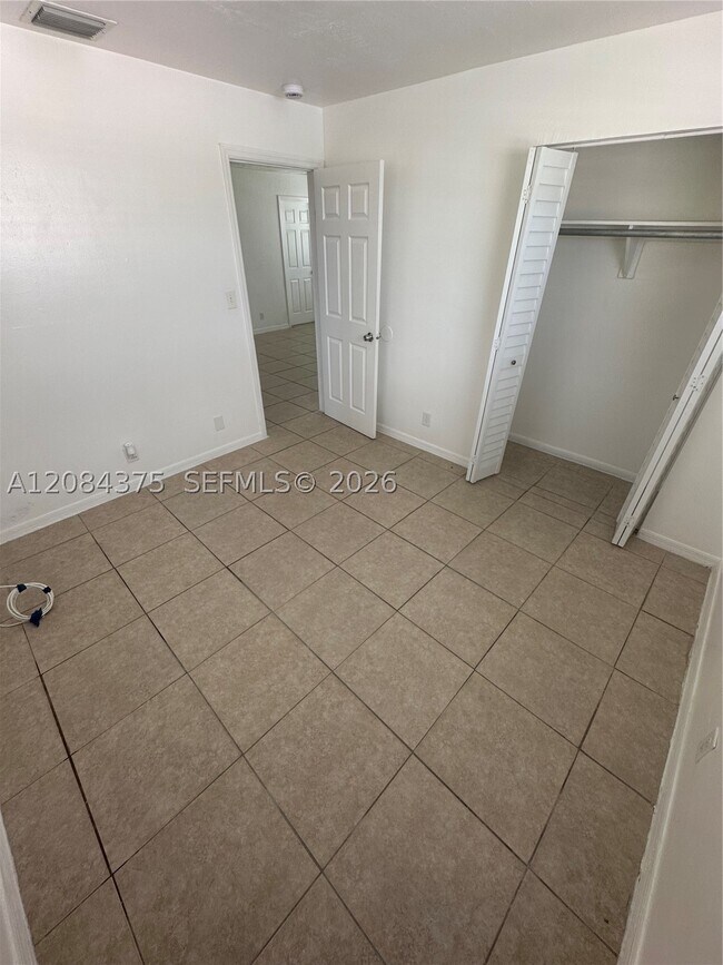 Building Photo - 4120 SW 19th St