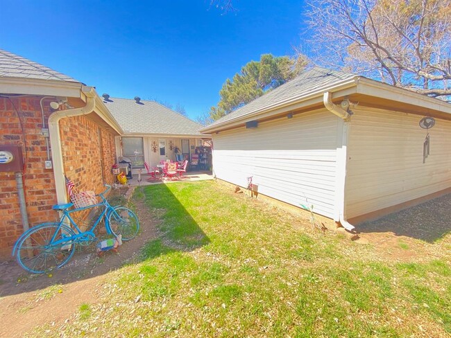 Building Photo - 5273 Sherbrooke Ln