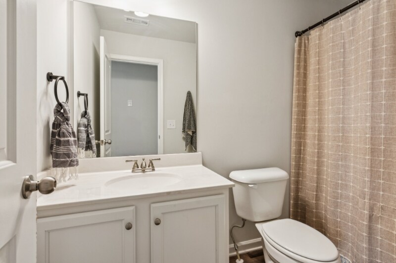 Building Photo - 566 Skye Dr