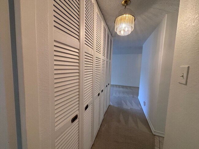 Building Photo - Available Now - 1 Bed 1 Bath Condo Home w/ Wall AC Unit - MileStone Real Estate Services