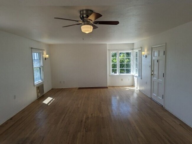 Building Photo - 23 Acre Hilltop Retreat with Breathtaking Mountain Views!!