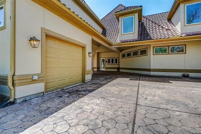 Building Photo - 33202 W Haddon Ct