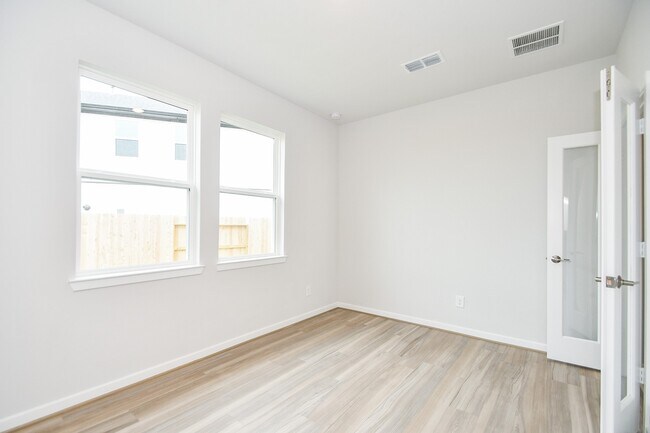 Building Photo - 21835 Erskine Peaks Pl