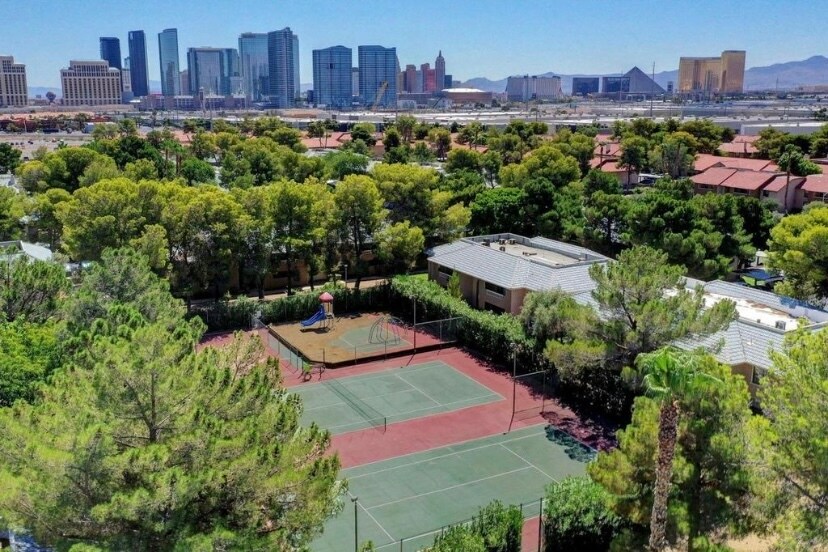 Building Photo - 4918 River Glen Dr