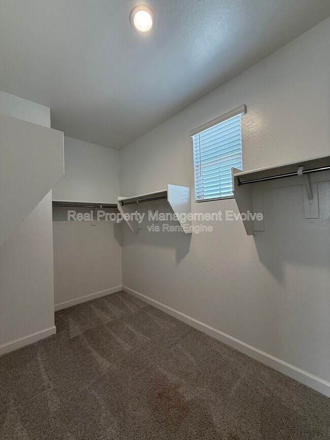 Building Photo - 5118 E Anderson Dr
