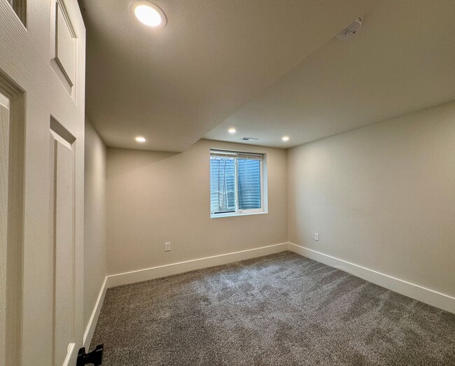 Building Photo - Welcome to your new home in the heart of T...