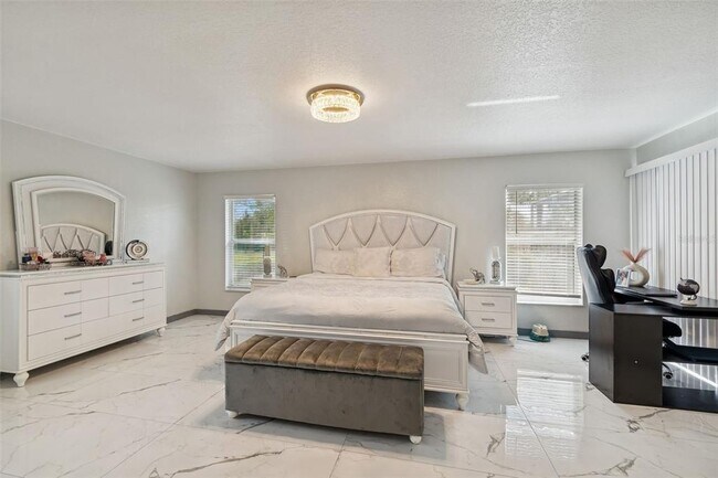 Building Photo - 1062 Greenturf Rd