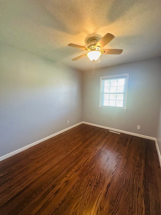 Building Photo - Charming 3 Bedroom Home in Fern Creek – Great Layout & Location: Limited-Time Leasing Special!