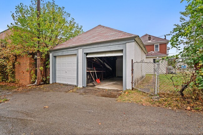 Building Photo - Gorgeous 3 bedroom home in Clairton availa...