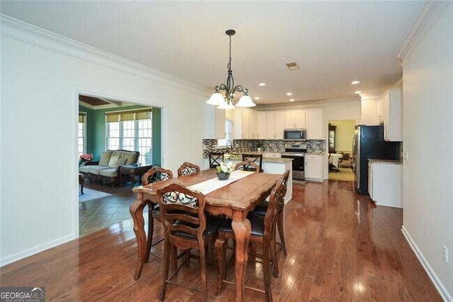 Building Photo - 305 Collegiate Dr