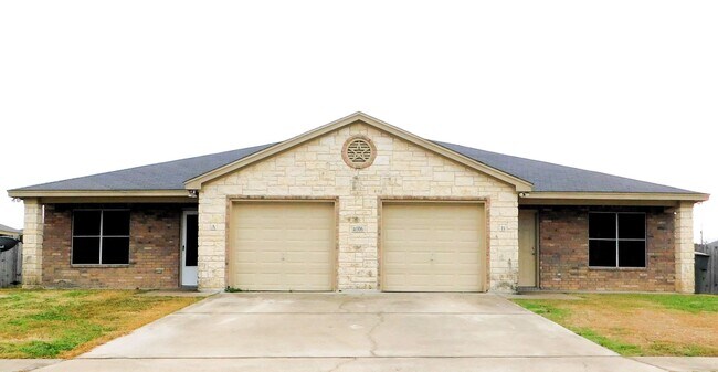 Primary Photo - 4106 Cambridge Dr