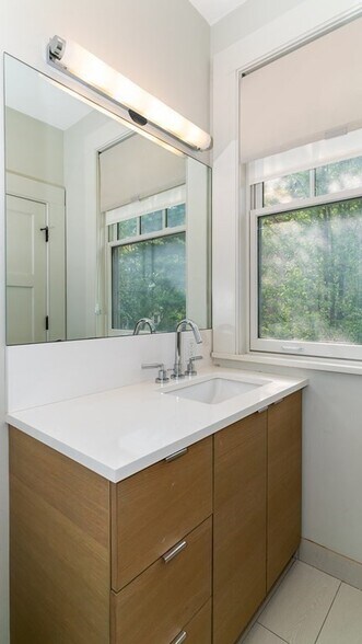 Building Photo - 48 Concord Ave