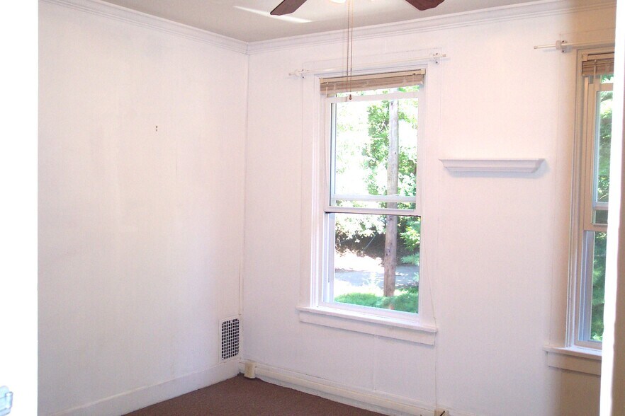 Building Photo - 49 Boundary St