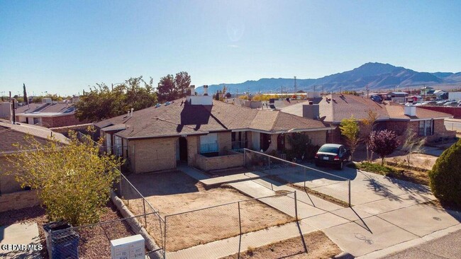 Building Photo - 5944 Bridalveil Dr