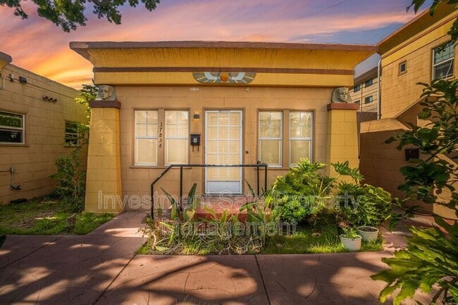 Primary Photo - 3785 1/2 Park Blvd