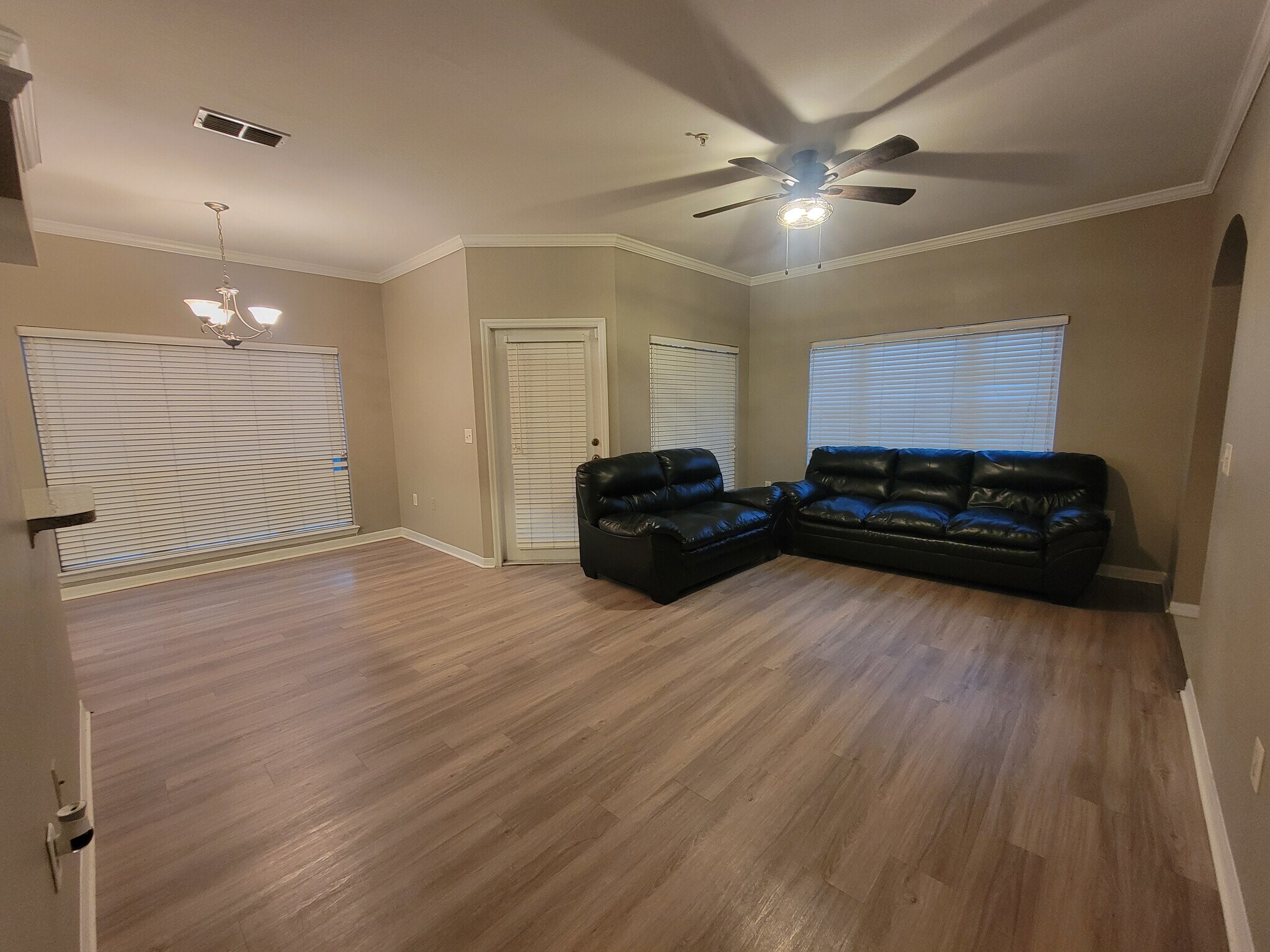 Building Photo - 7800 Point Meadows Dr