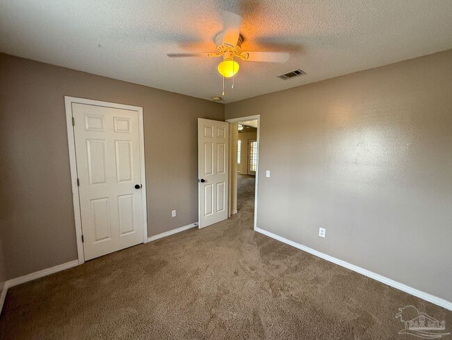 Building Photo - 10609 Creek Ridge Dr