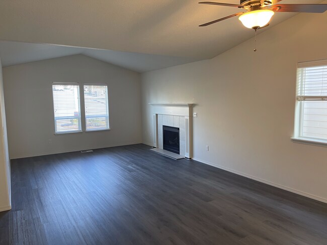 Building Photo - 5255 Mac St SE