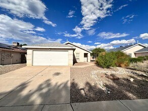 Building Photo - 3 Bedroom 2 Bathroom with 2 Car Garage