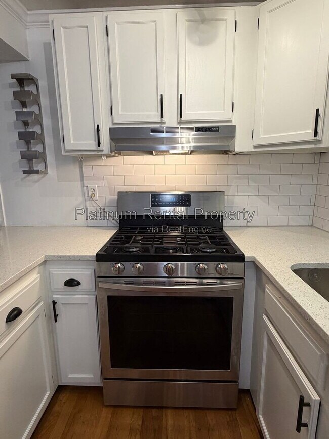 Building Photo - 870 Glendale Terrace NE