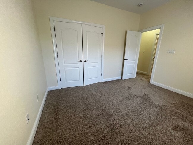 Building Photo - 940 Sugar Oak Dr