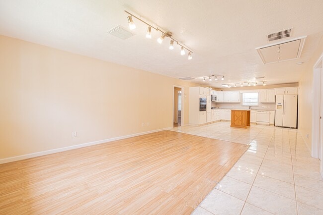 Building Photo - 4113 Edison St