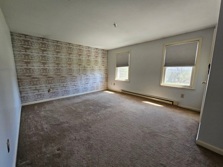 Building Photo - 27 Candlewood Ln