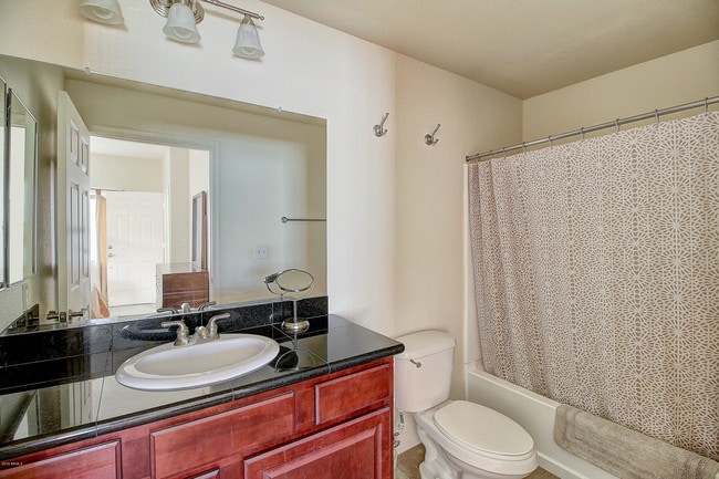 Building Photo - 3830 E Lakewood Parkway East