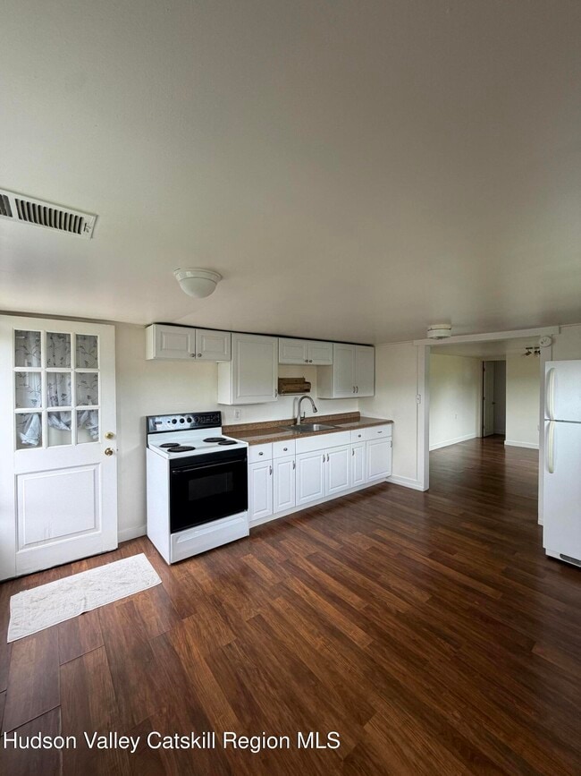 Building Photo - 48 Plattekill Dr