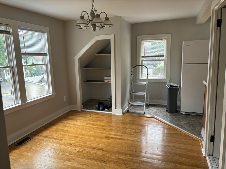 Building Photo - 16 1st St