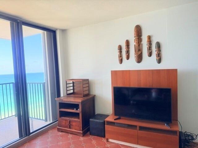 Building Photo - 2101 S Ocean Dr