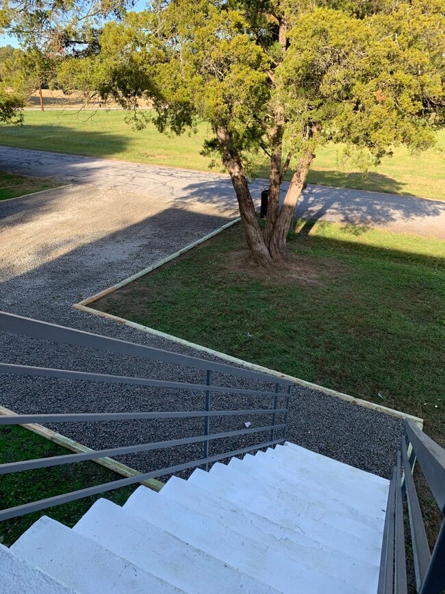 Building Photo - 611 Poplar St