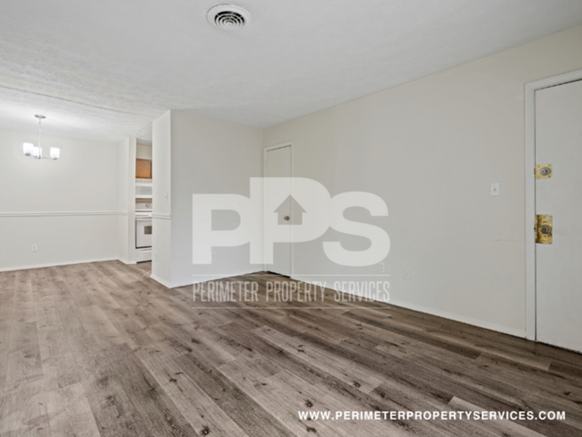 Building Photo - FULLY RENOVATED UNIT!!! WITH ONE MONTH REN...