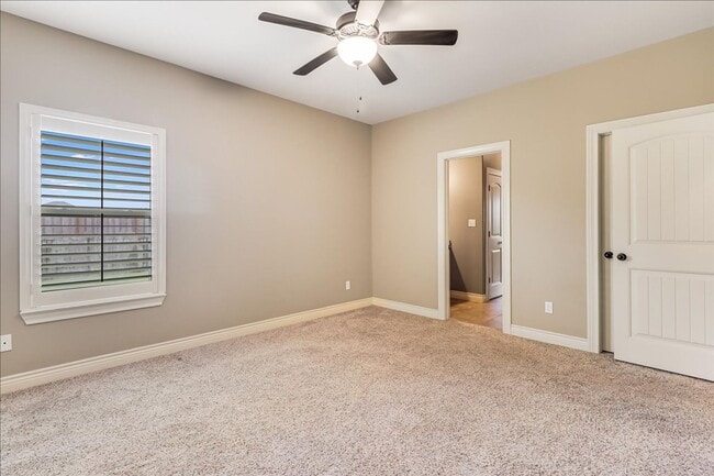 Building Photo - 6241 Lago Vista Dr