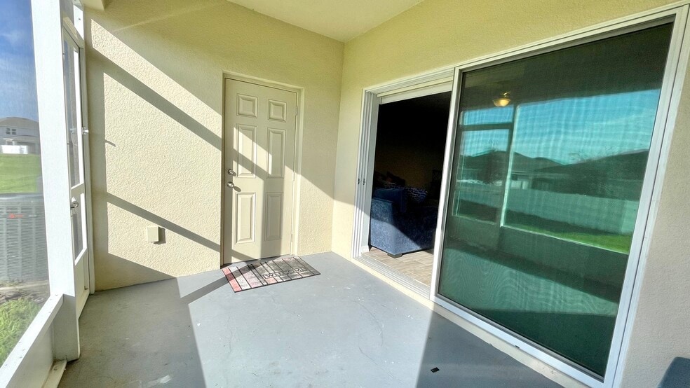 Building Photo - 301 Primrose Dr