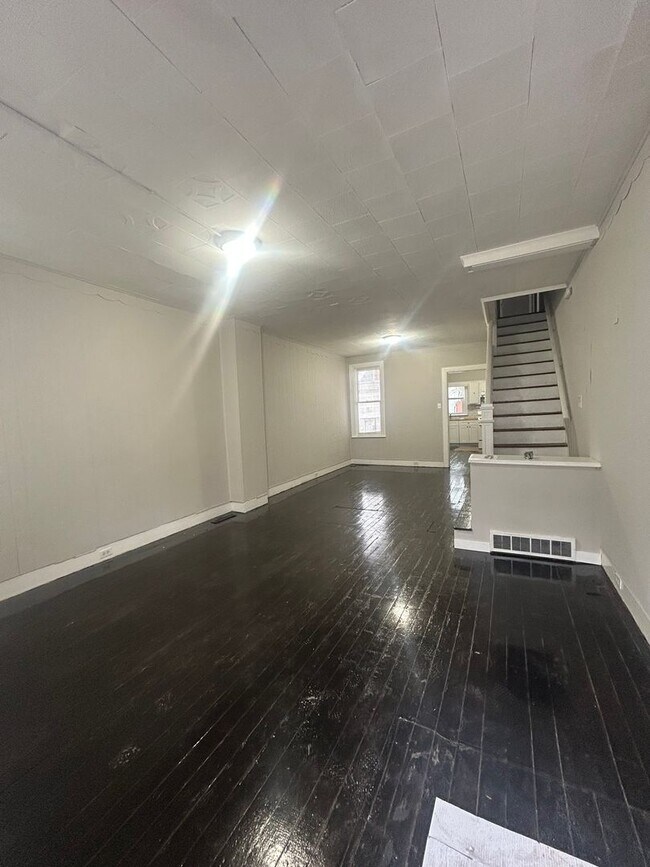 Building Photo - 4 Bedroom in York City
