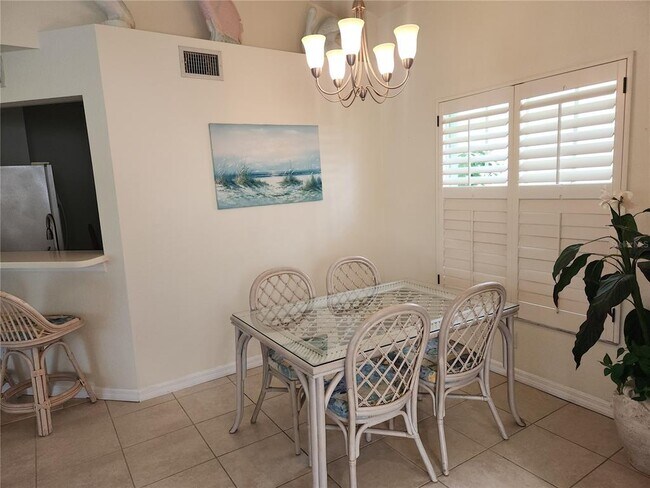 Building Photo - 6566 Fairway Gardens Dr