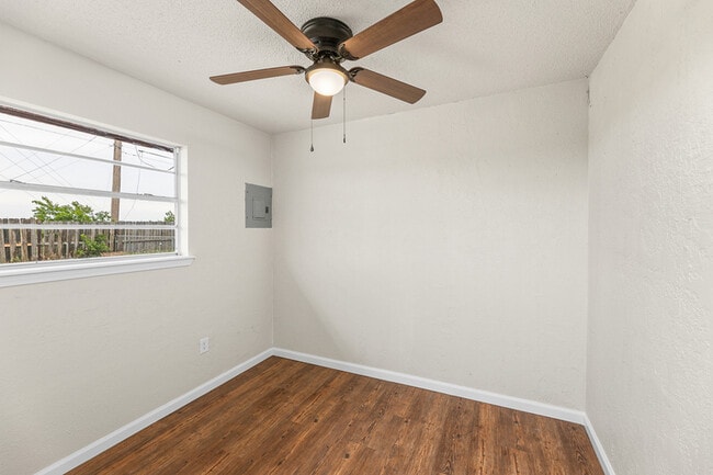 Building Photo - 4699 NW Ozmun Ave