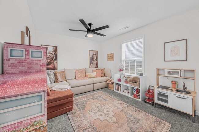 Building Photo - Pet Friendly Four Bedroom!