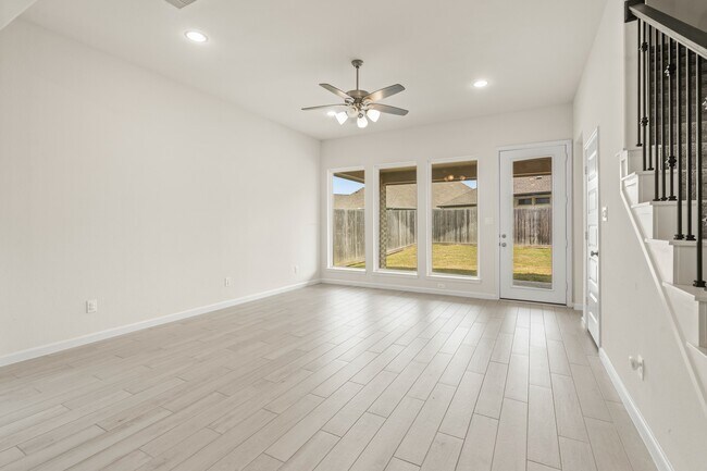 Building Photo - 142 Amaranth Wy